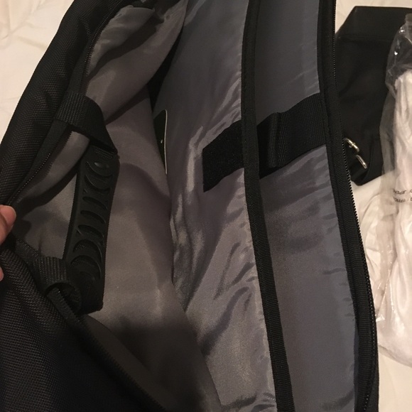 Used Eddie Bauer black laptop, messenger bag - Picture 8 of 13